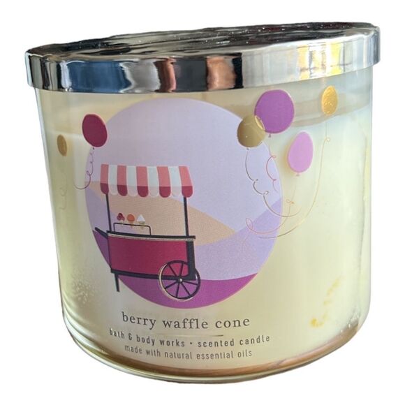 🆕 Bath & Body Works 3 Wick Candle Berry Waffle Cone - Picture 1 of 3